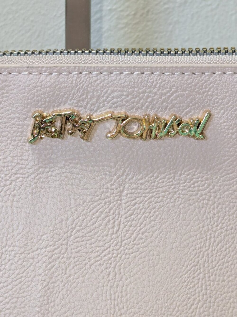 Betsey Johnson blush crossbody. EUC! - Picture 3 of 5